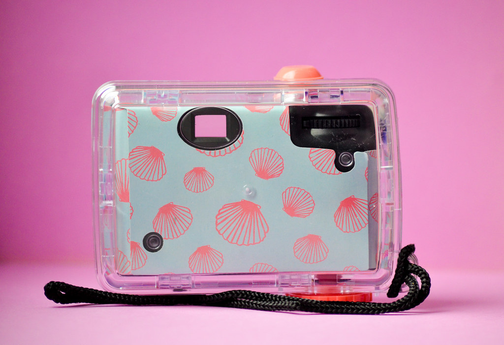 disposable underwater camera