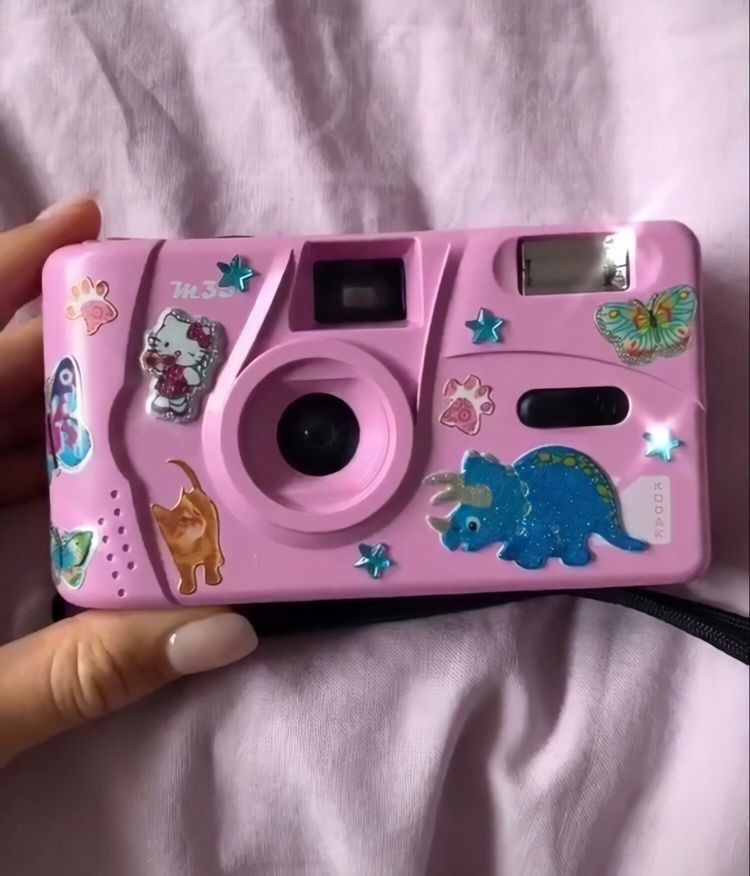The Charm of Cute Disposable Cameras缩略图